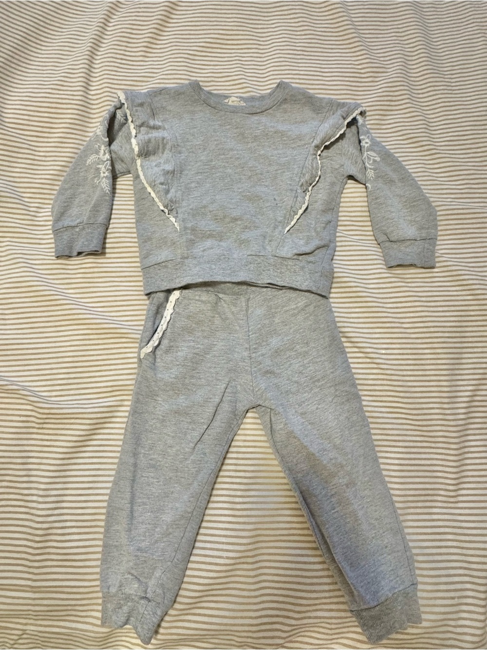 Jessica Simpson | Grey Sweatshirt & Jogger Set with Lace Trim
